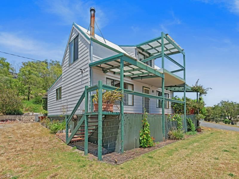 7 Connelly Street, Little Grove WA 6330