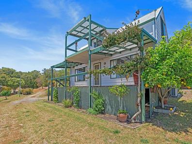7 Connelly Street, Little Grove WA 6330