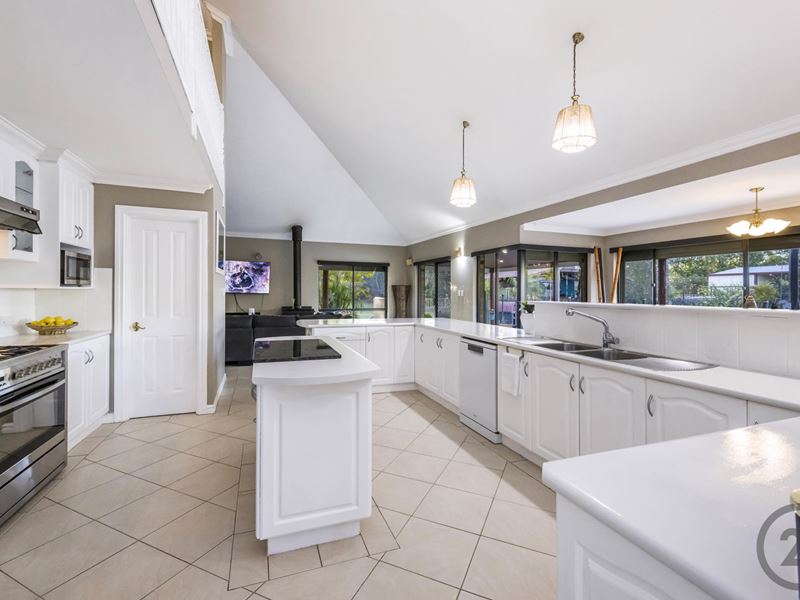 14 Empress Court, Barragup WA 6209