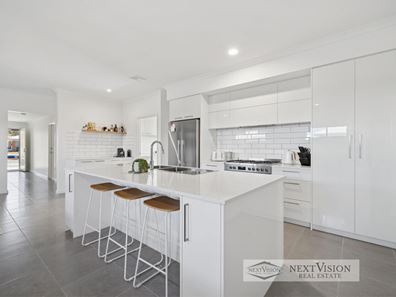 19 Ainsworth Cres, Mandogalup WA 6167
