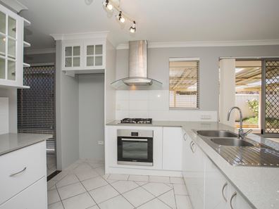 28 Carpenteria Cres, Kenwick WA 6107