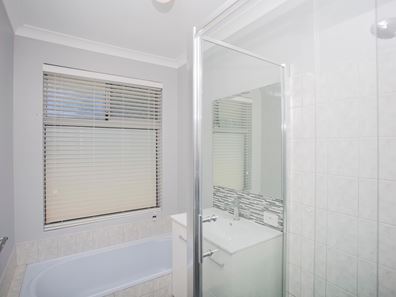 28 Carpenteria Cres, Kenwick WA 6107