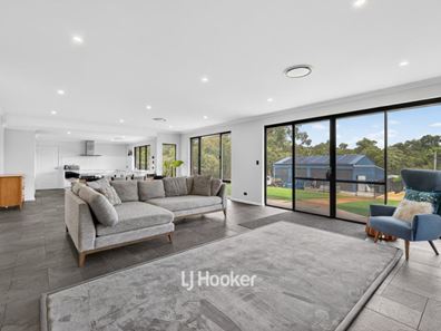 6 Weller Loop, Leschenault WA 6233