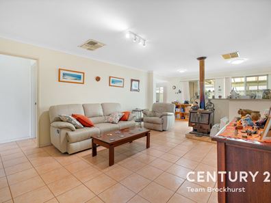 25 Larkspur Place, Thornlie WA 6108