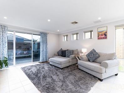 4/76 Harden Park Trail, Carramar WA 6031