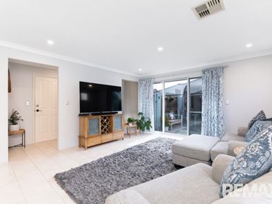 4/76 Harden Park Trail, Carramar WA 6031