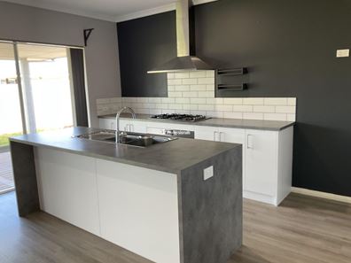 2 Wickham Close, Castletown WA 6450