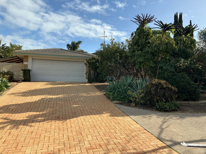 36 Casuarina Drive, Halls Head WA 6210