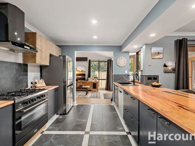 9 Leyburn Drive, Halls Head WA 6210