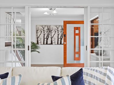 2 Queenscliff Court, Kallaroo WA 6025