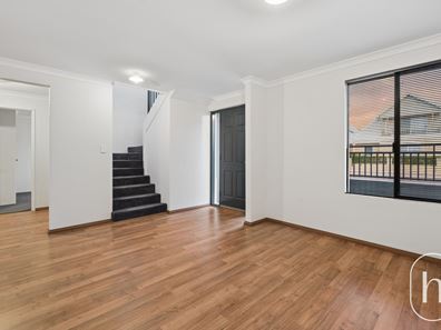 18 Queensbury Road, Joondalup WA 6027