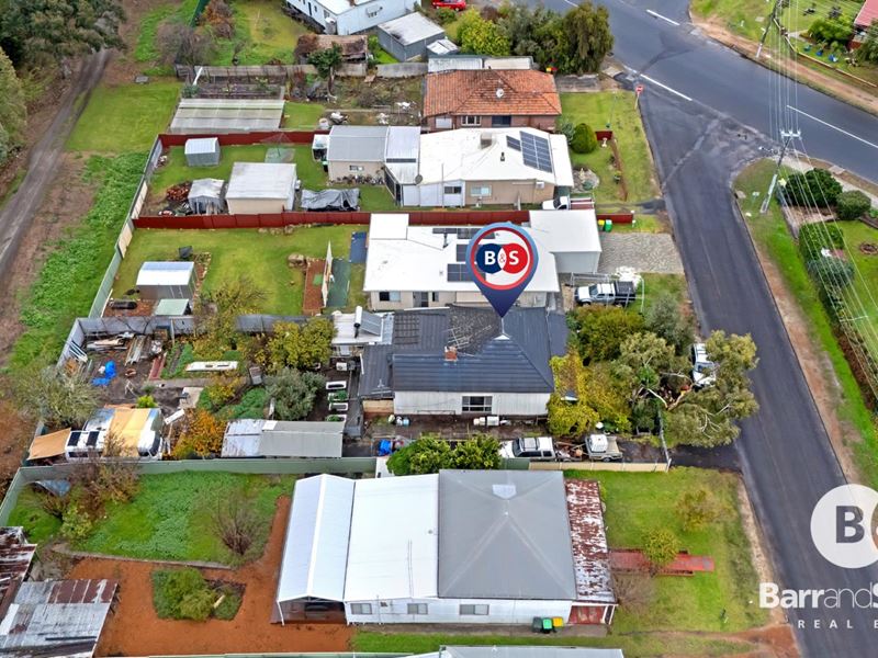 8 Gladstone Crescent, Collie WA 6225