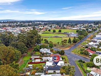 8 Gladstone Crescent, Collie WA 6225