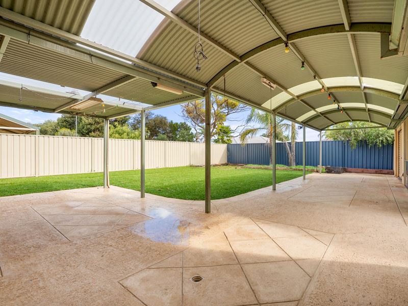 5 Lisbon Place, Warnbro