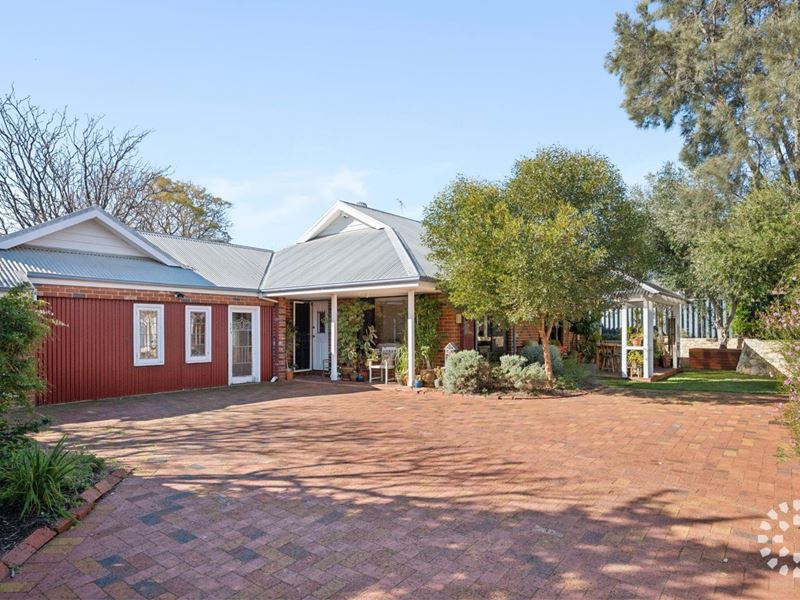 2A Howson Street, Hilton WA 6163