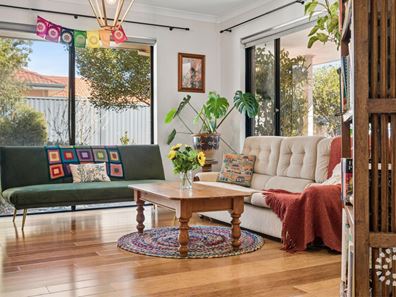 2A Howson Street, Hilton WA 6163