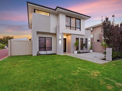 44 Leschenault Boulevard, Lake Coogee WA 6166