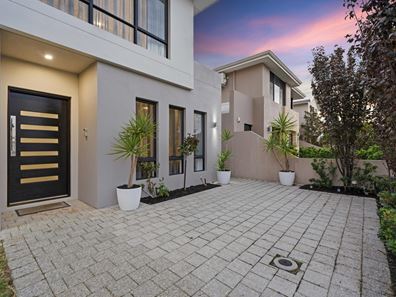 44 Leschenault Boulevard, Lake Coogee WA 6166