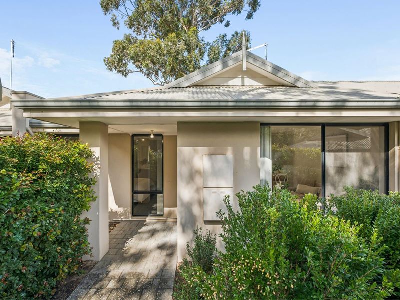 2/6 Strelitzia Avenue, Forrestfield WA 6058