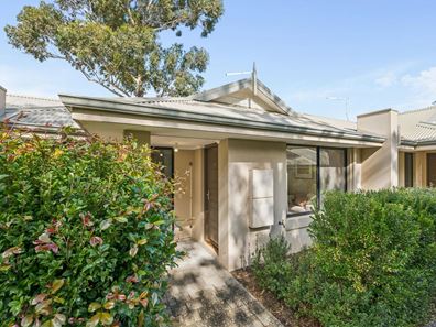 2/6 Strelitzia Avenue, Forrestfield WA 6058