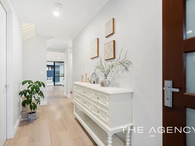 134 Lycaste Parade, Treeby WA 6164