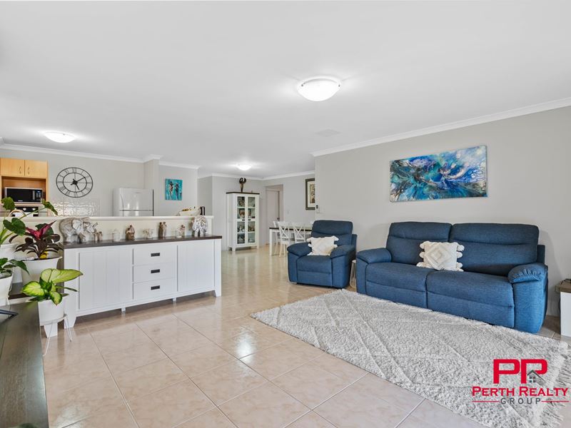 11/11 Longhurst Way, Queens Park WA 6107