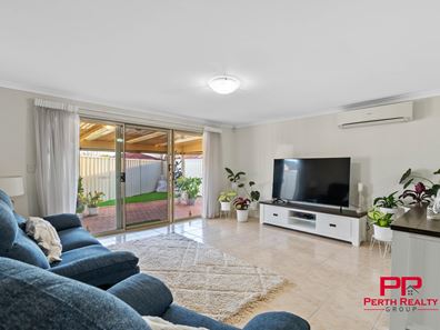 11/11 Longhurst Way, Queens Park WA 6107