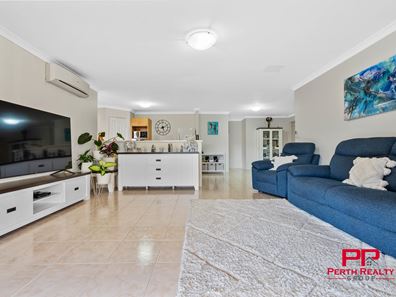 11/11 Longhurst Way, Queens Park WA 6107