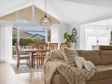 7 Albizia Street, Carramar WA 6031