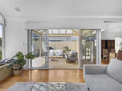 7 Chipperfield Court, Mosman Park WA 6012