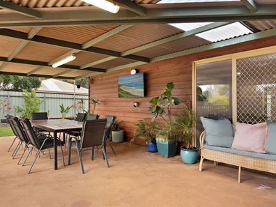 7 Birch Place, Baynton WA 6714