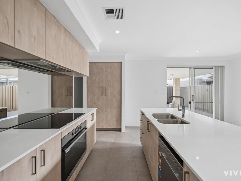 15 Flax Lily St, Piara Waters WA 6112
