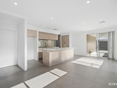 15 Flax Lily St, Piara Waters WA 6112