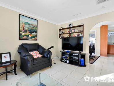42 Hainsworth Avenue, Girrawheen WA 6064