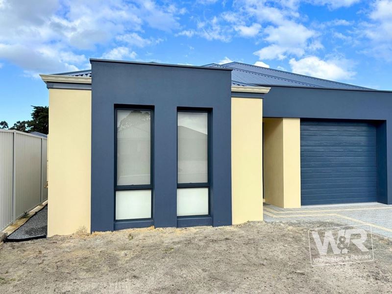 25A Boorara Way, Mckail WA 6330