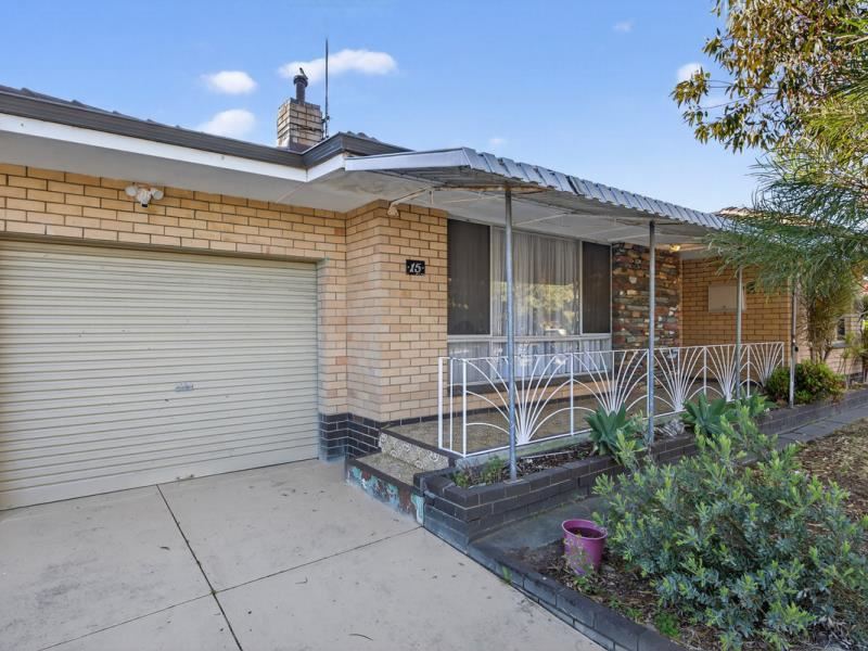 15 Chapman Road, Calista WA 6167