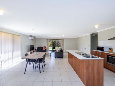 23 Riverside Outlook, Northam WA 6401