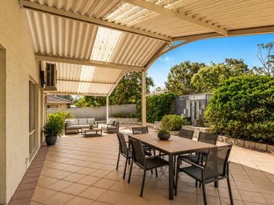 1/16 Edgecumbe Street, Como WA 6152