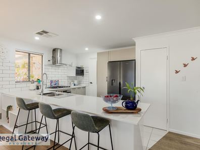 8 Hawea Chase, Success WA 6164