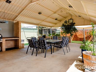 35 Wisteria Crescent, Pinjarra WA 6208