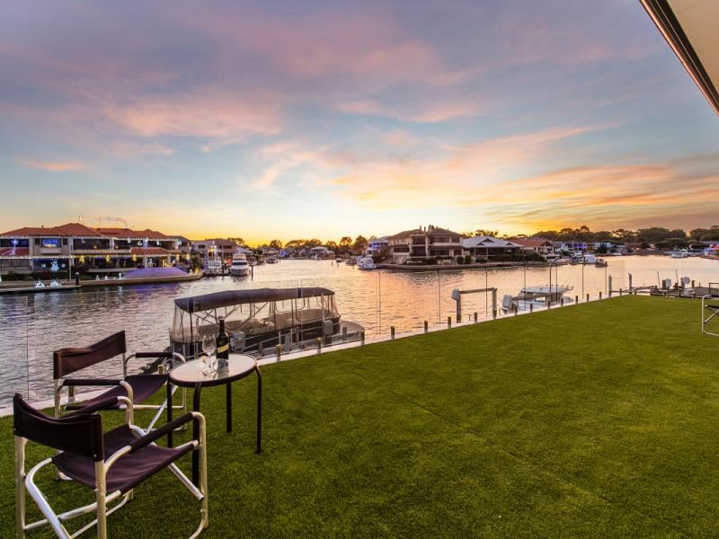 15 Finistere Island Retreat, Halls Head WA 6210