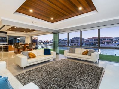 15 Finistere Island Retreat, Halls Head WA 6210