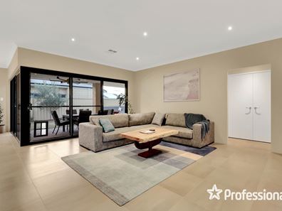 32 Dollarbird Road, Southern River WA 6110