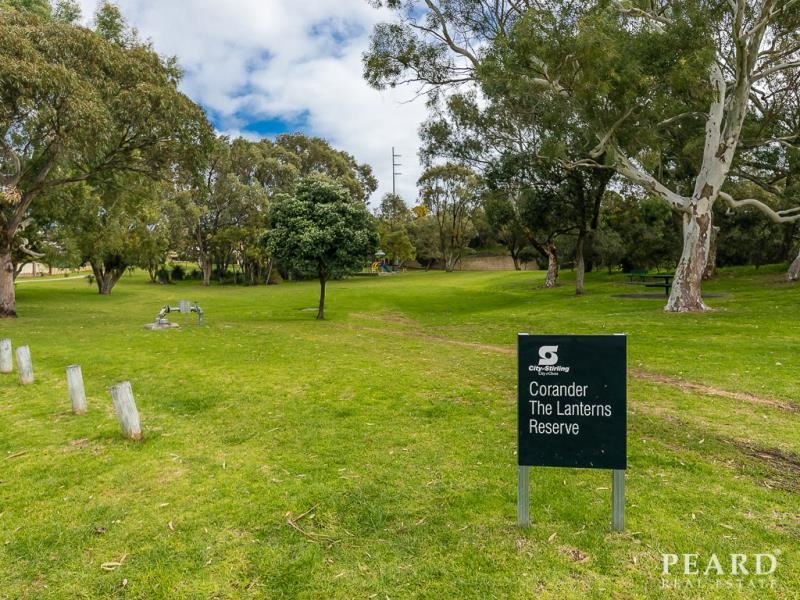 8/2 Corander Gardens, Carine