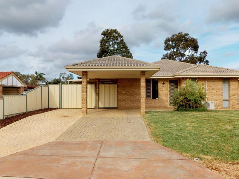 14 Robins Rise, Stratton