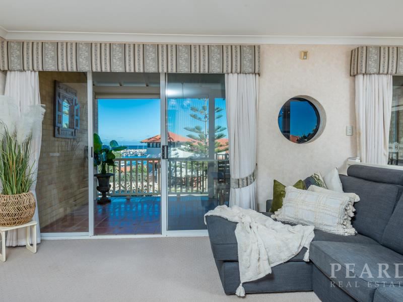 2/8 Toulon Circle, Mindarie WA 6030