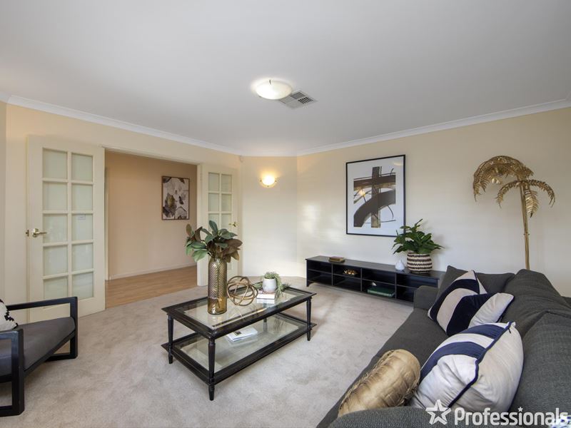 11 Freeduff Drive, Wattle Grove