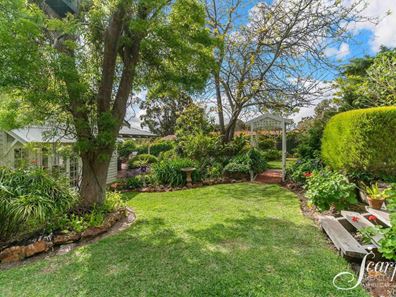 60 Peoples Avenue, Gooseberry Hill WA 6076