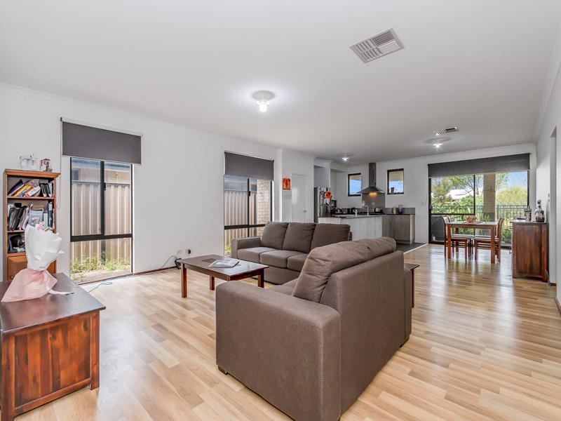 17 St Tropez Gardens, Piara Waters