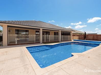 51 Marsdenia Road, Halls Head WA 6210